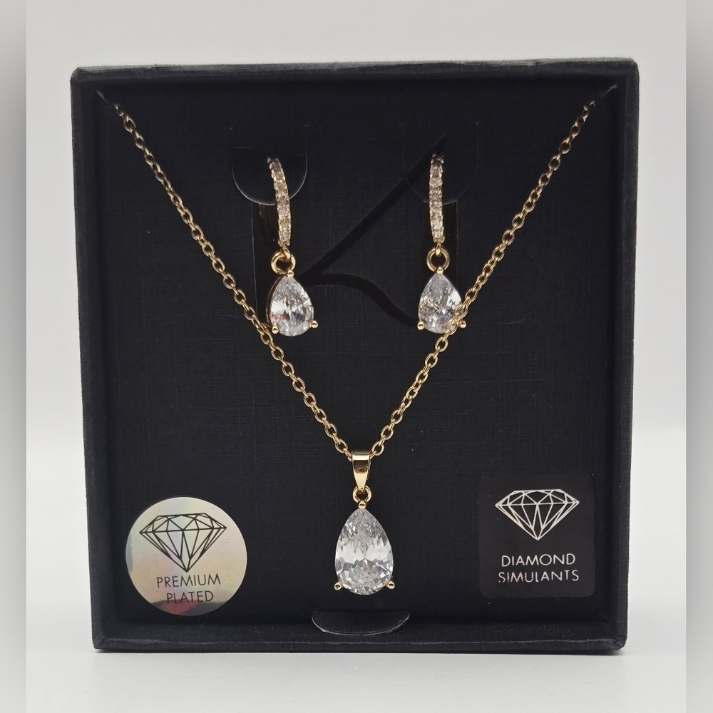 Lovisa Gold Tone Teardrop Necklace Earrings Set Diamond Simulant Bridal